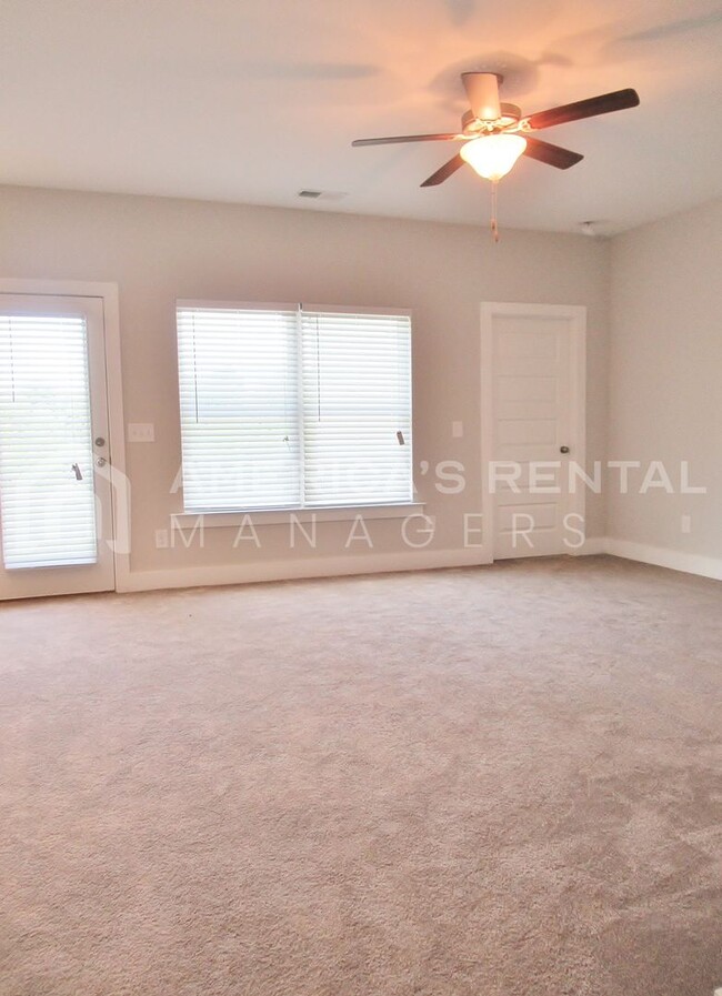 Building Photo - Home for Rent in Tuscaloosa - Available to...