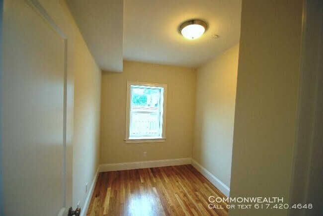 Building Photo - Fort Hill Renovated 4 bed 9/1