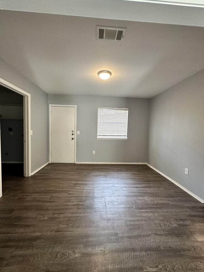 Building Photo - 112 Hemlock Rd