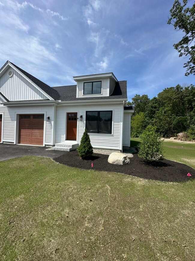 Private entrance with beautiful landscaping. - 29 Liberty St