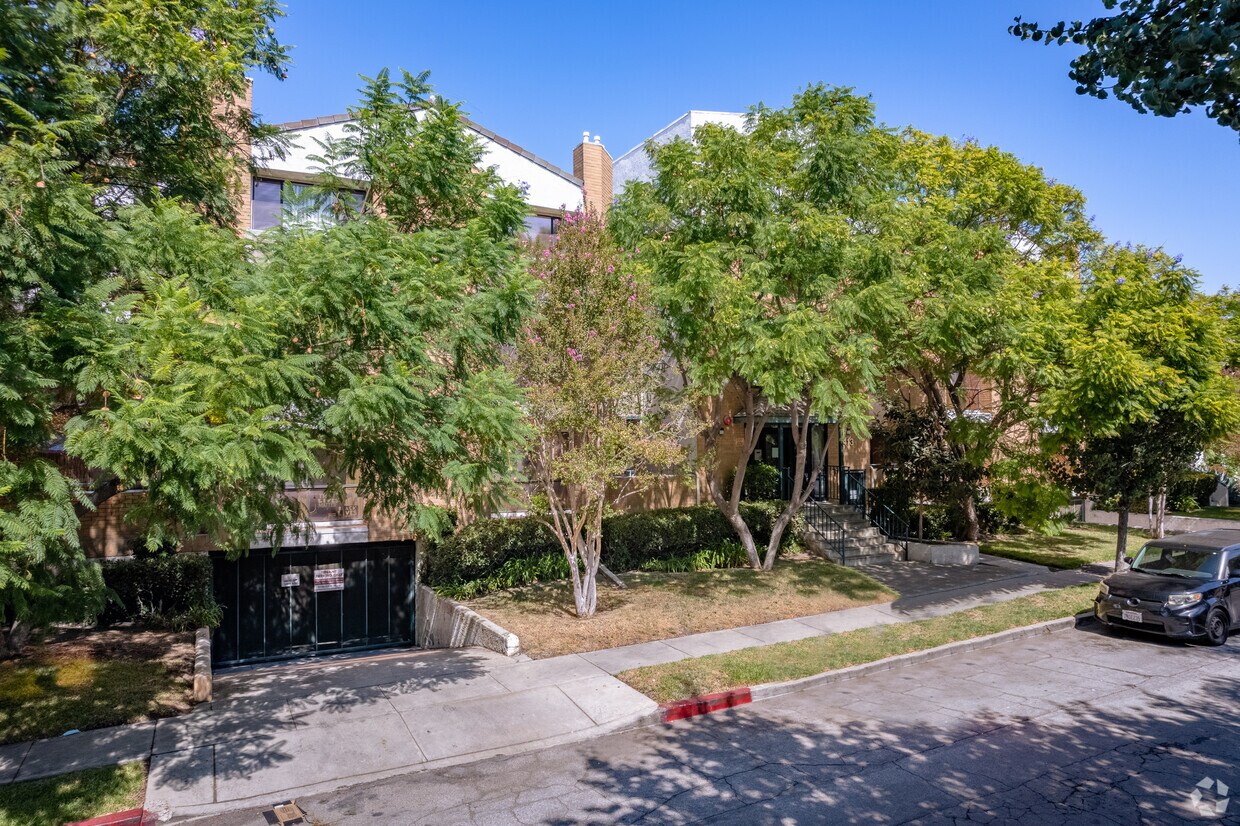 Primary Photo - 413 Hawthorne St