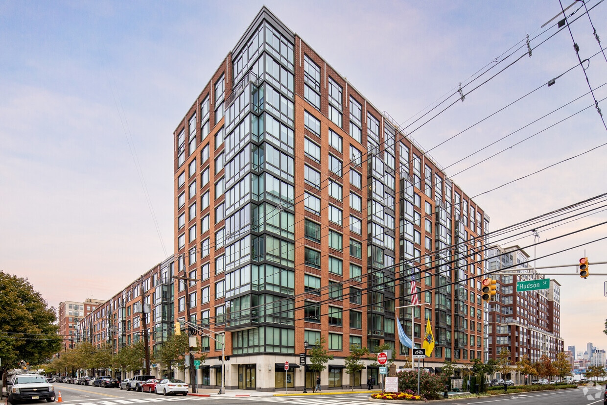 1100 Maxwell Place Apartments in Hoboken, NJ