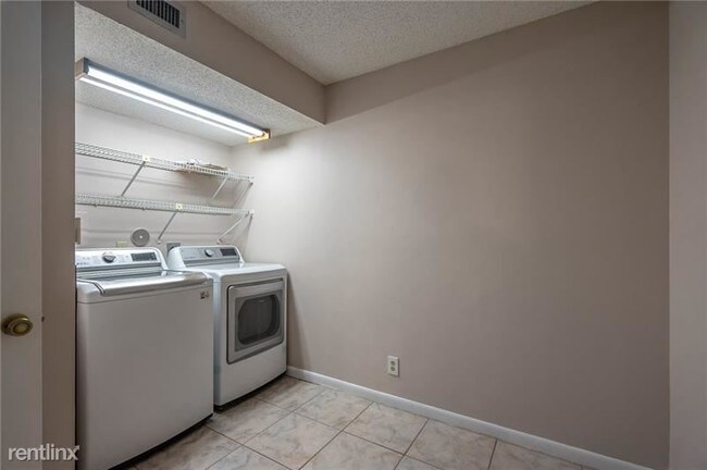 Building Photo - 2 br, 2 bath  - 8020 Hampton Blvd Apt 204
