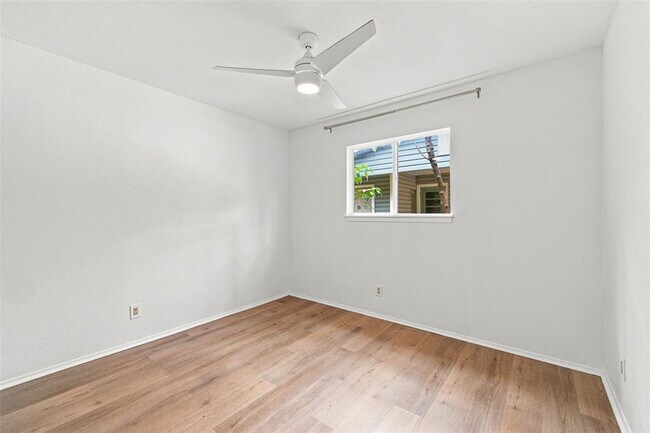 Foto del edificio - 4908 Gladeview Dr