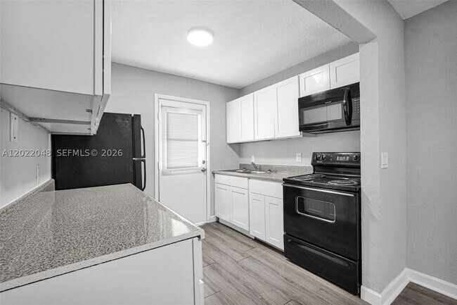 Foto del edificio - 400 NW 65th Ave