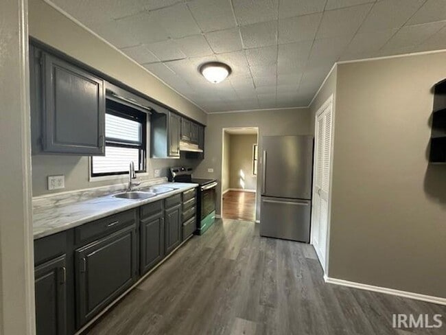 Building Photo - 4 Bedroom, 2 Bath Home with Fenced Yard