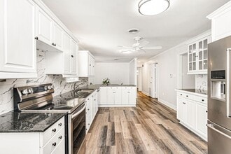 Building Photo - 8245 Rainbow Dr