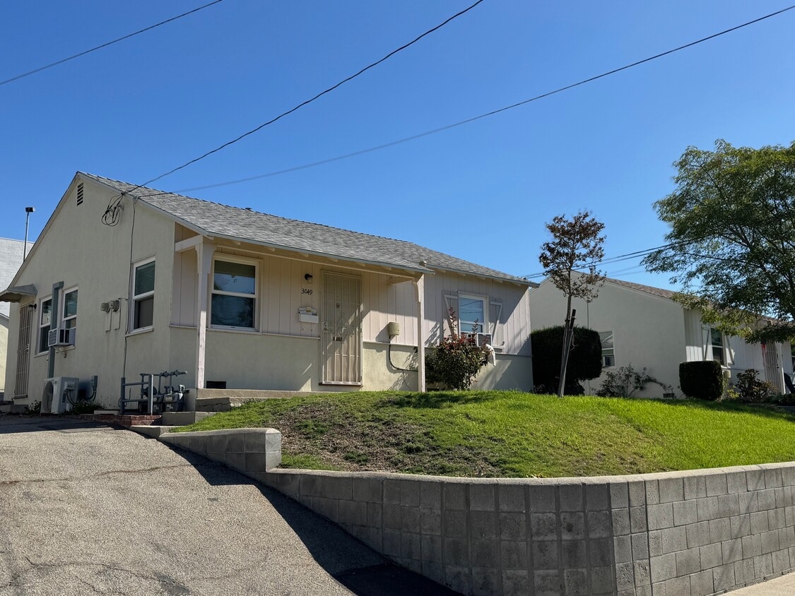 Foto principal - 3049 Community Ave