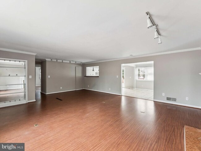 Building Photo - 3503 Maple Ct