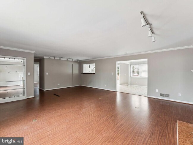 Foto del edificio - 3503 Maple Ct