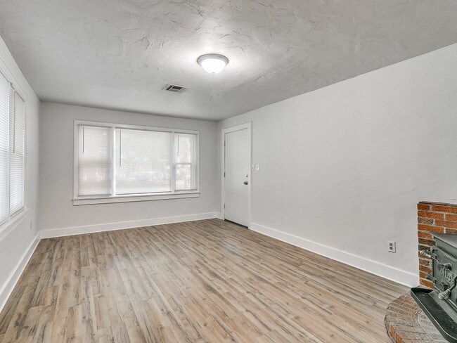 Foto del edificio - 6200 NW 28th St