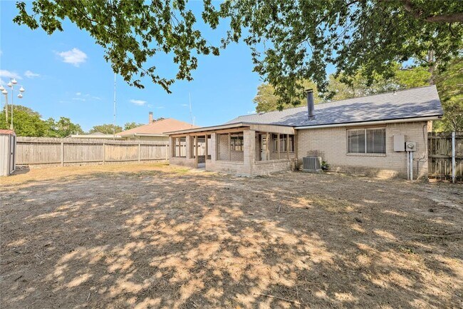 Foto del edificio - 8319 Pebbledowne Dr
