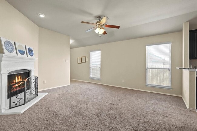 Foto del edificio - 1329 Red River Dr