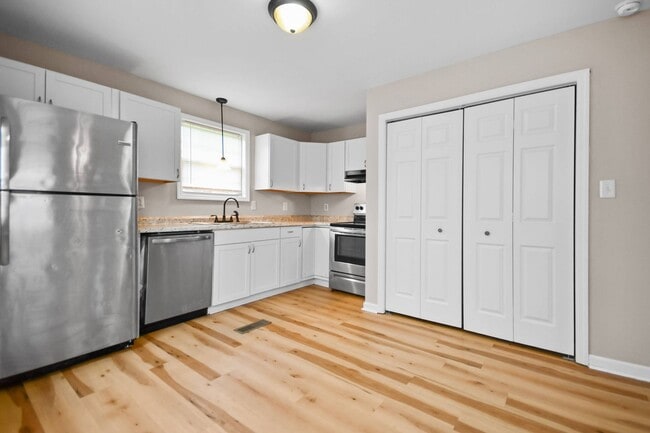 Building Photo - Pet Friendly Remodel!