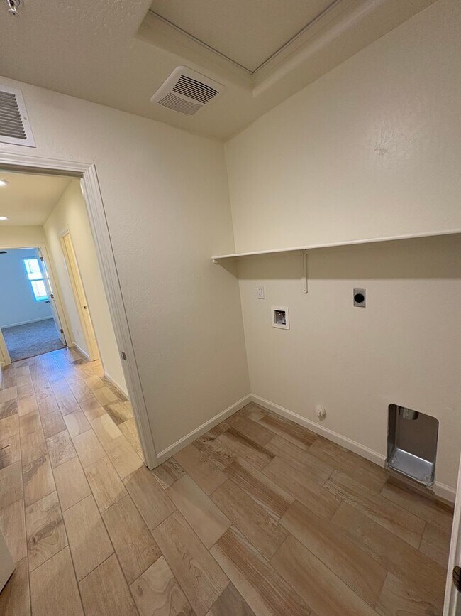Foto del edificio - Newly Built Home in NE Visalia Available Now!