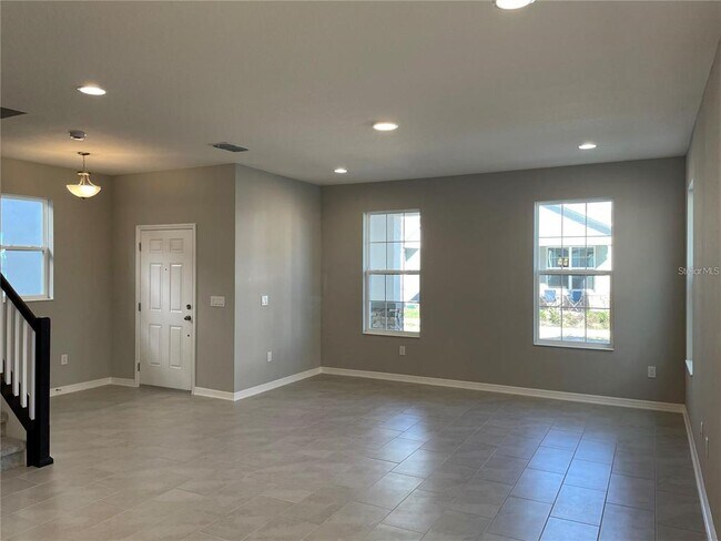 Building Photo - 607 Cheval Ln