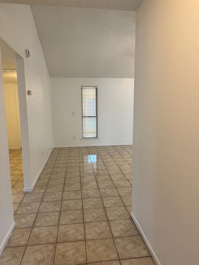 Foto del edificio - 6348 N Genoa Ave