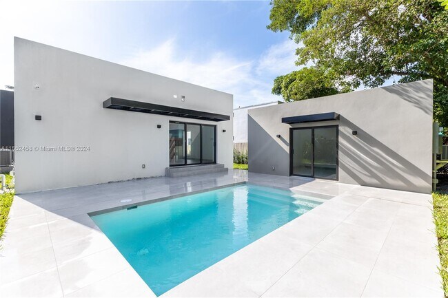 Foto del edificio - 2453 SW 23rd St