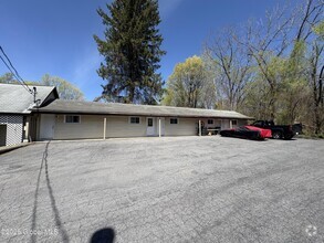 Building Photo - 524 Maple Ave