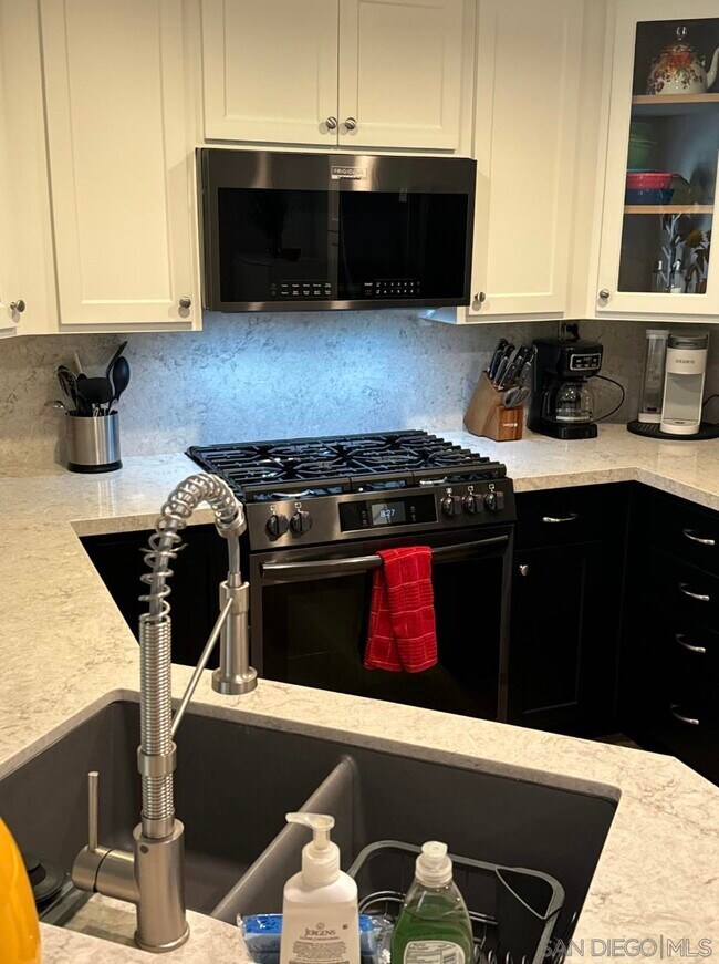 Building Photo - 3877 Pell Pl