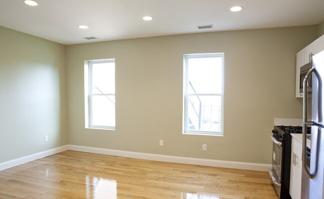 Building Photo - 4 Kearsarge Ave