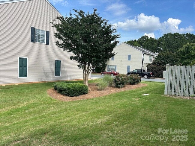 Building Photo - 10240 Garmoyle St