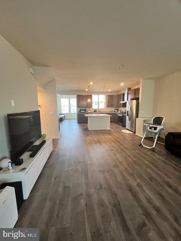 Foto del edificio - 608 Cherryview Dr