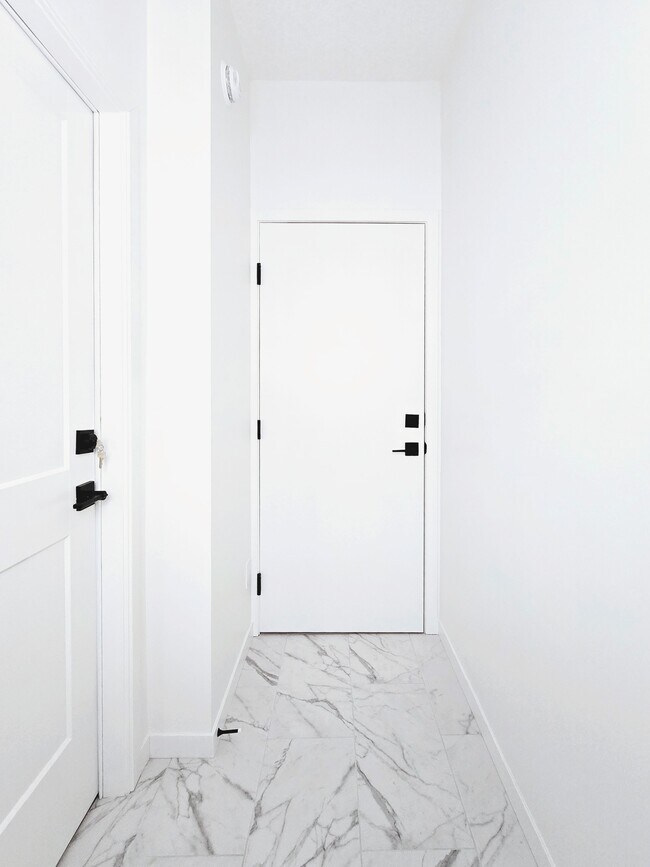 Building Photo - 10617-10122 122 Ave NW