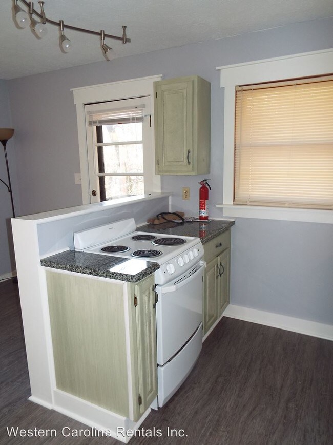 Building Photo - 4 br, 2 bath Room For Rent - 113 Bel Air Road