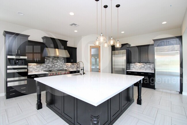 Building Photo - 8730 N Pierre Ct