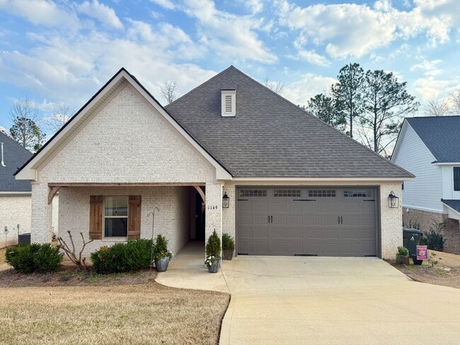 Building Photo - On AU Club Golf Course