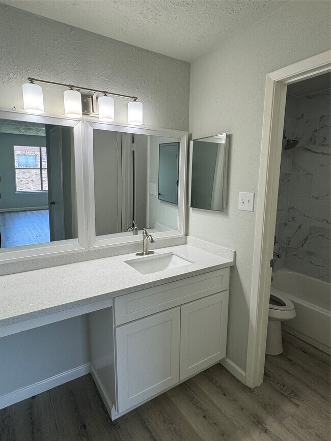 Foto del edificio - 10555 Turtlewood Ct