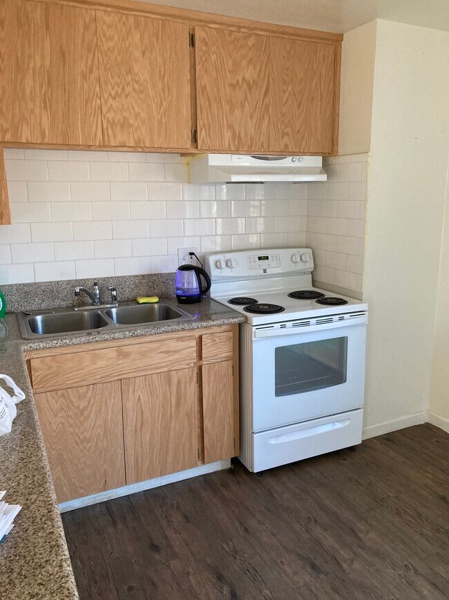 Kitchen - 327 N 3rd St