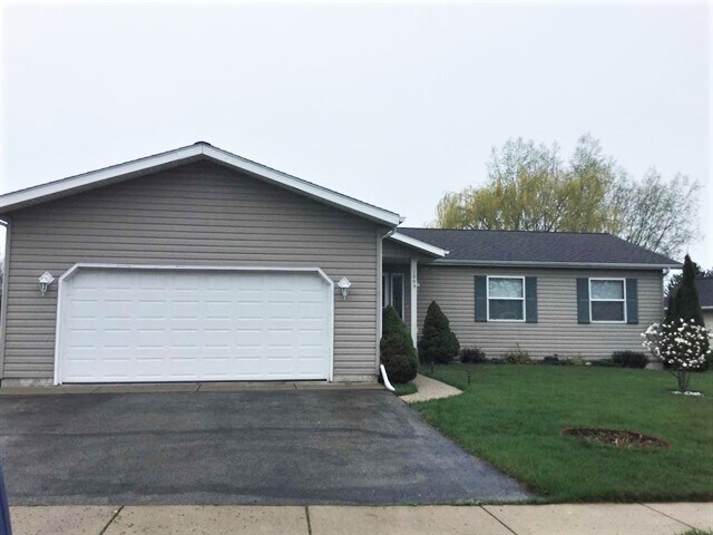 Primary Photo - 1005 Pinecrest Ln