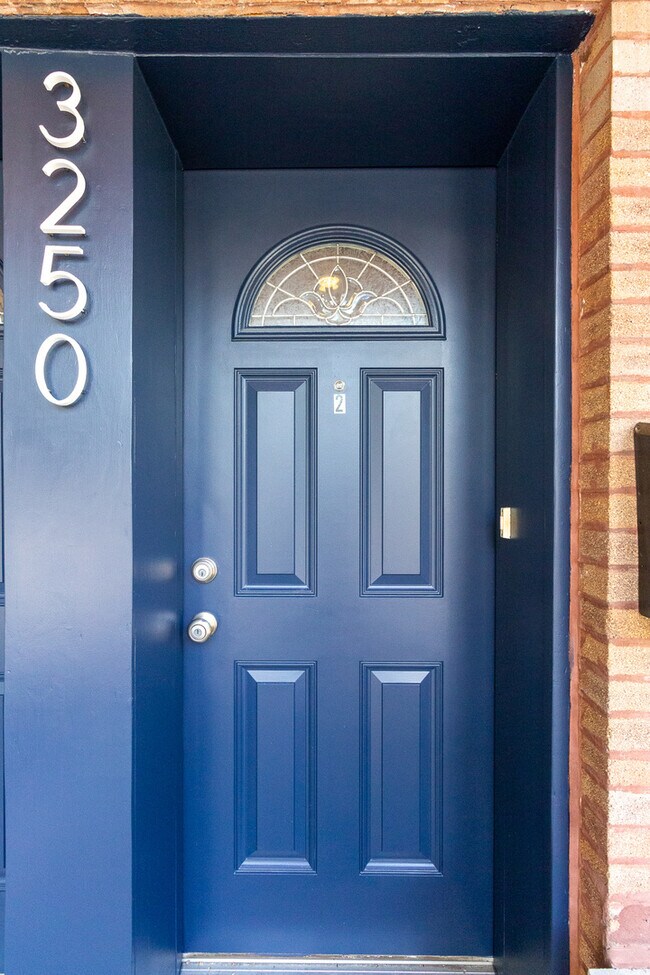 Building Photo - 3250 N Leavitt St
