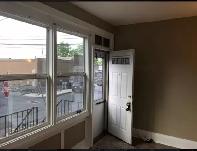 Sunroom - 1914 Manada St