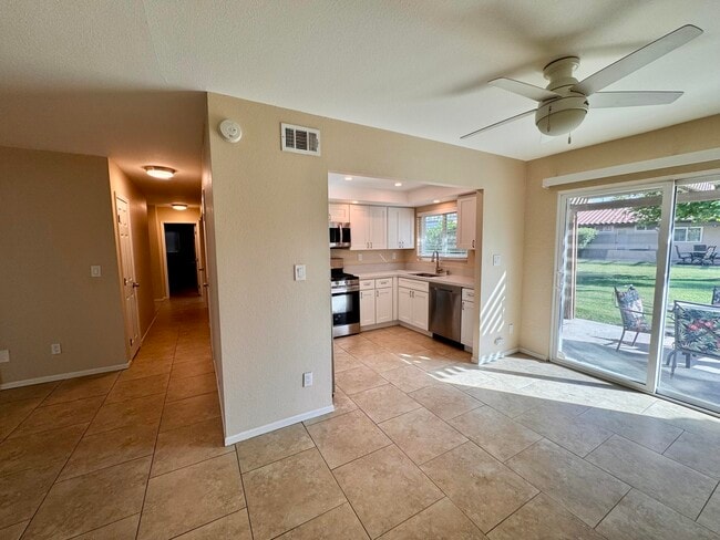 Building Photo - 75245 Vista Corona