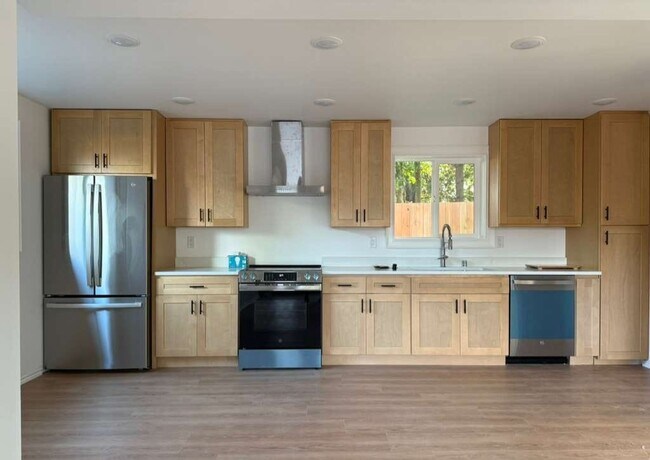 Foto del edificio - 7216 Beverly Ln