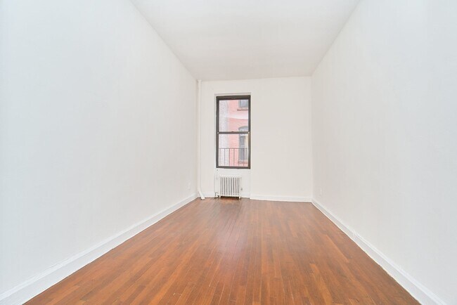 Foto del edificio - Large studio Elevator Building in the heart of Hell's Kitchen