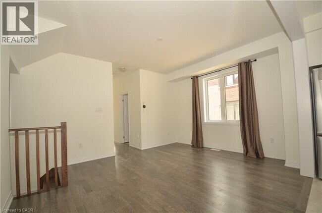 Building Photo - 10 Heritage Wy