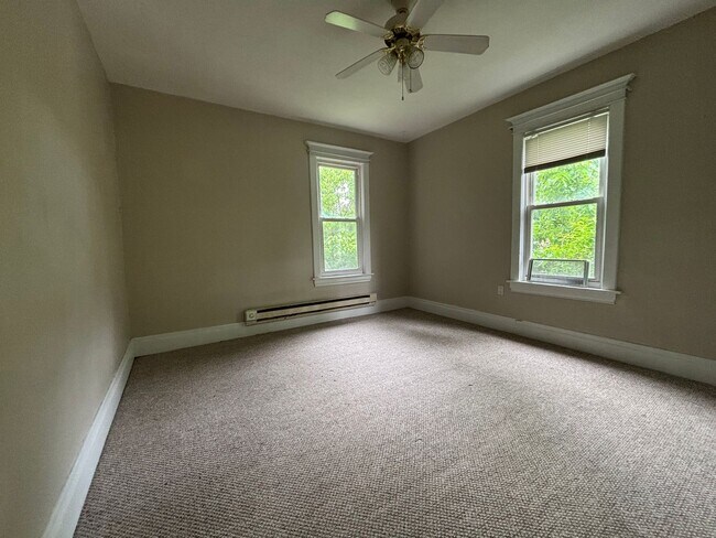 Building Photo - South Park Rental - $900/mo