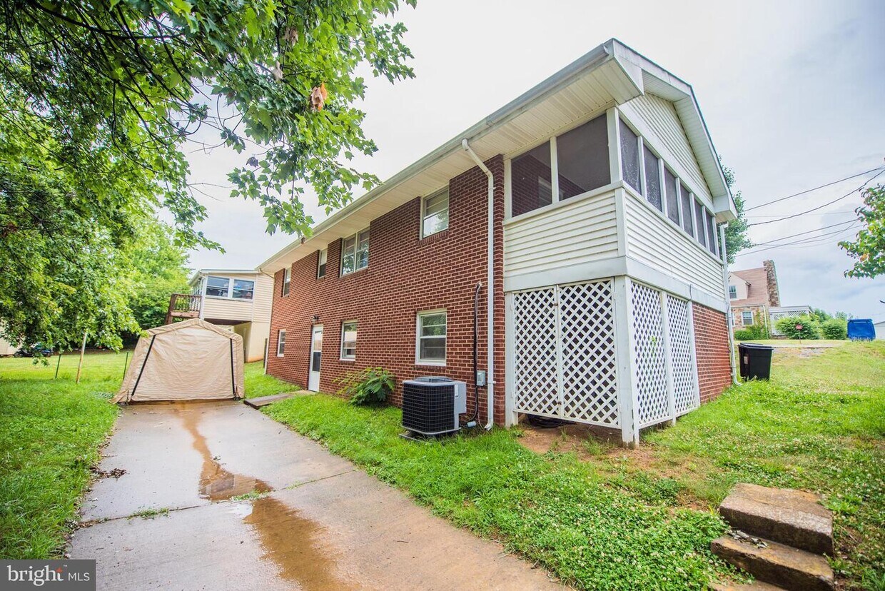 1321 Commonwealth Ave, Front Royal, VA 22630 House for Rent in Front