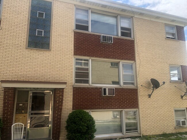 Building Photo - 8140 Smith Ln