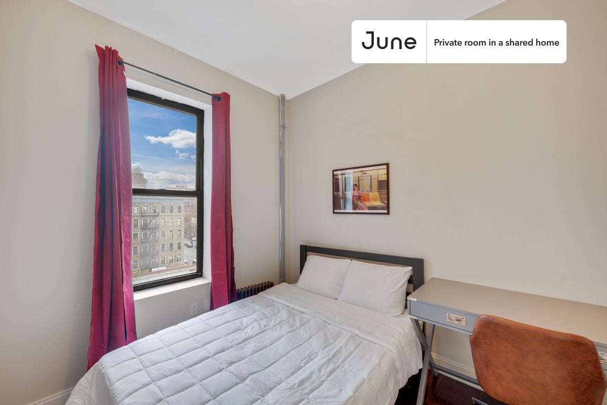 Foto principal - Room in Shared 4 bed/1 bath home