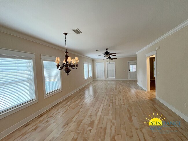 Foto del edificio - Stunning 3-Bedroom Home in Niceville, A Tr...