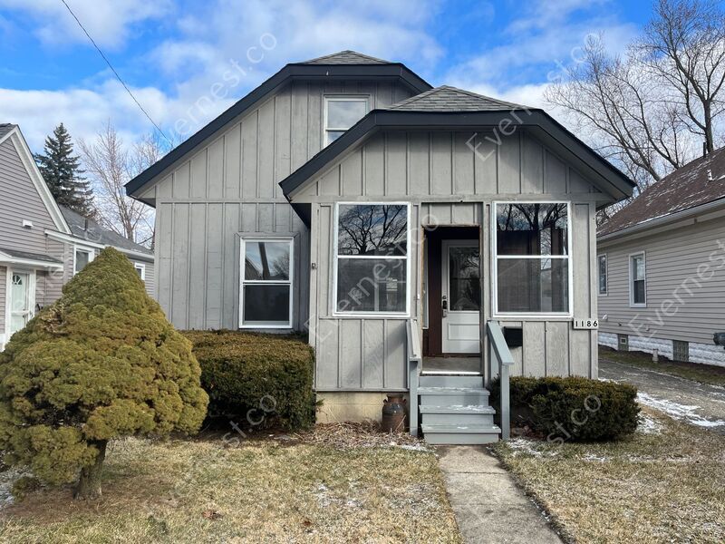 1186 Eaton Rd, Berkley, MI 48072 House Rental in Berkley, MI