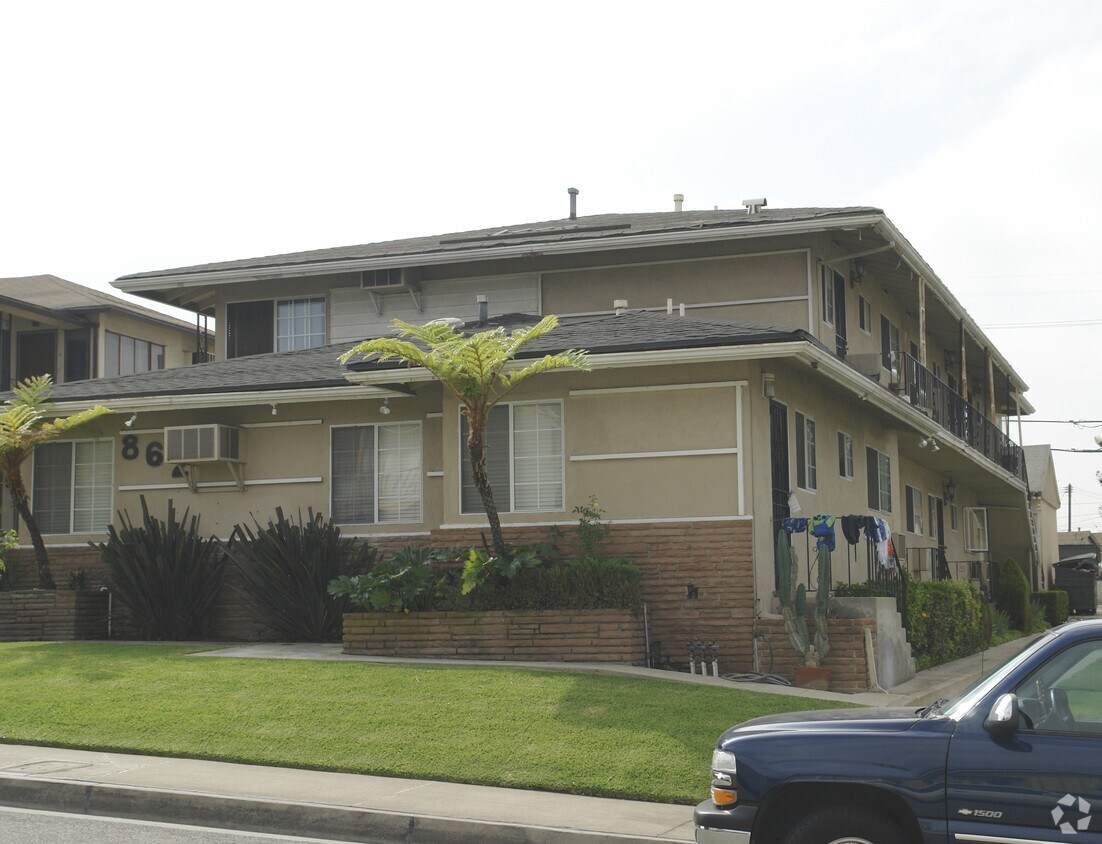 Building Photo - 862 W Carillo Dr
