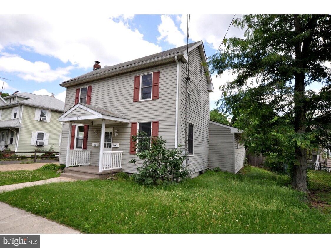 Primary Photo - 47 S Bridgeboro St
