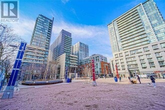 Building Photo - 36 Lisgar St