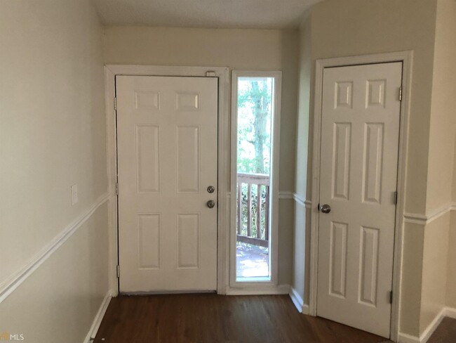 Building Photo - 211 Hillcrest Dr